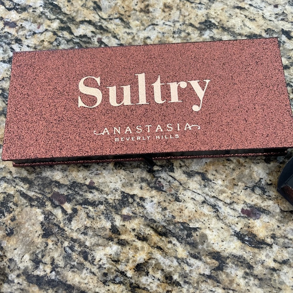 Anastasia Beverly Hills Sultry